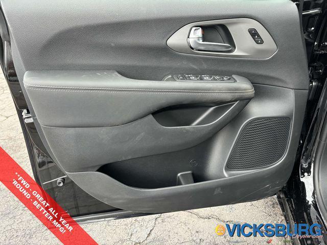 new 2025 Chrysler Pacifica car, priced at $41,132