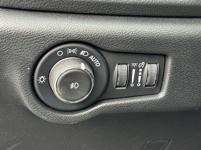 new 2025 Chrysler Pacifica car, priced at $42,232