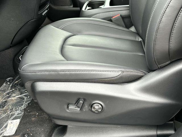 new 2025 Chrysler Pacifica car, priced at $42,232