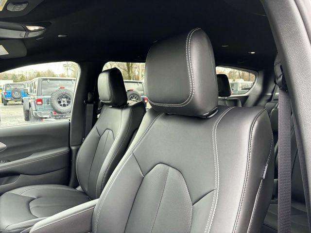 new 2025 Chrysler Pacifica car, priced at $42,232