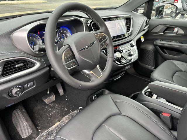 new 2025 Chrysler Pacifica car, priced at $42,232