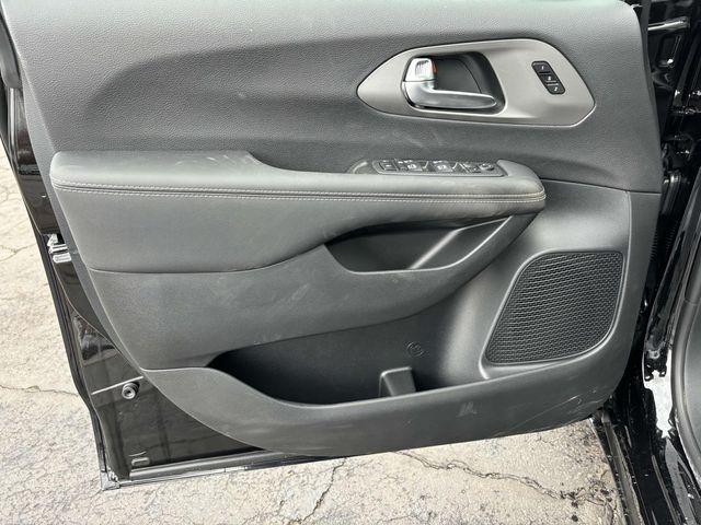 new 2025 Chrysler Pacifica car, priced at $42,232
