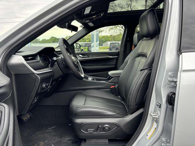 new 2025 Jeep Grand Cherokee car, priced at $48,141