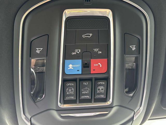 new 2025 Jeep Grand Cherokee car, priced at $48,141