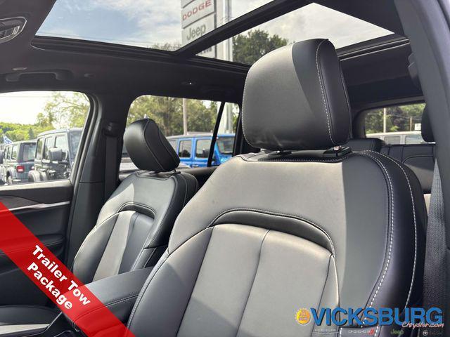 new 2025 Jeep Grand Cherokee car, priced at $47,866