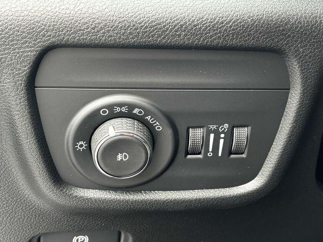 new 2025 Jeep Grand Cherokee car, priced at $47,146