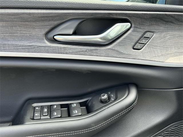 new 2025 Jeep Grand Cherokee L car, priced at $45,900