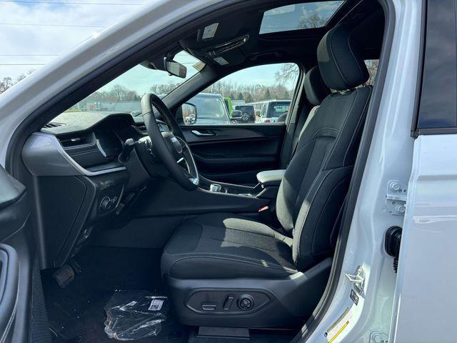 new 2025 Jeep Grand Cherokee L car, priced at $39,834