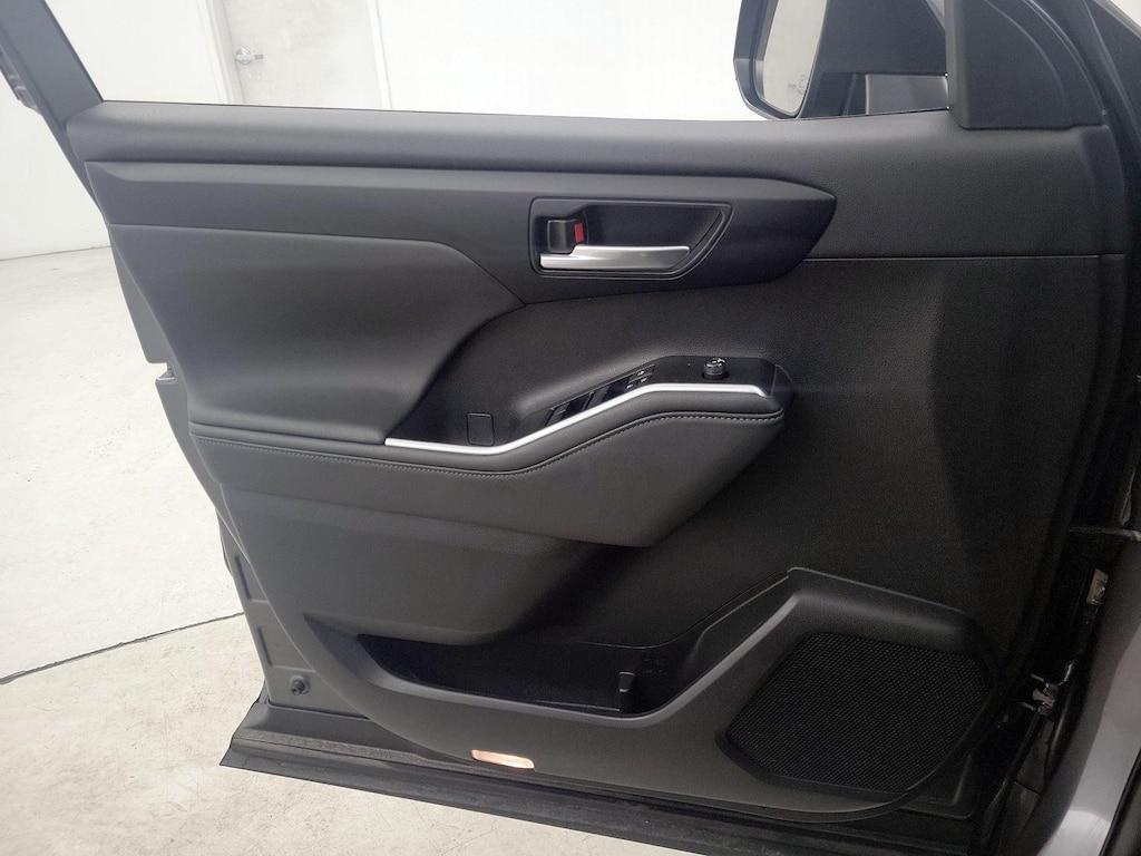 used 2023 Toyota Highlander Hybrid car, priced at $49,998