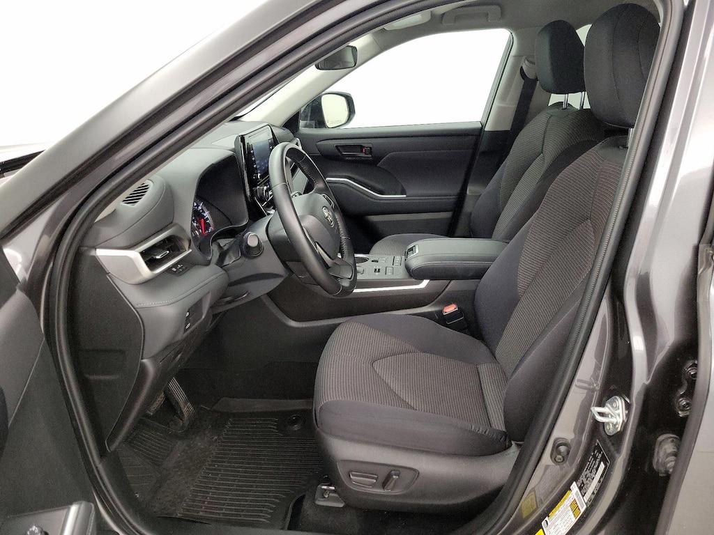 used 2022 Toyota Highlander car, priced at $35,998