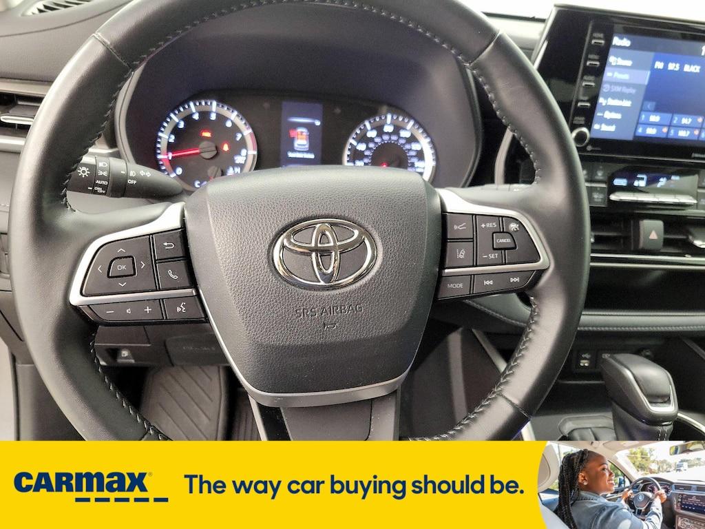 used 2022 Toyota Highlander car, priced at $35,998