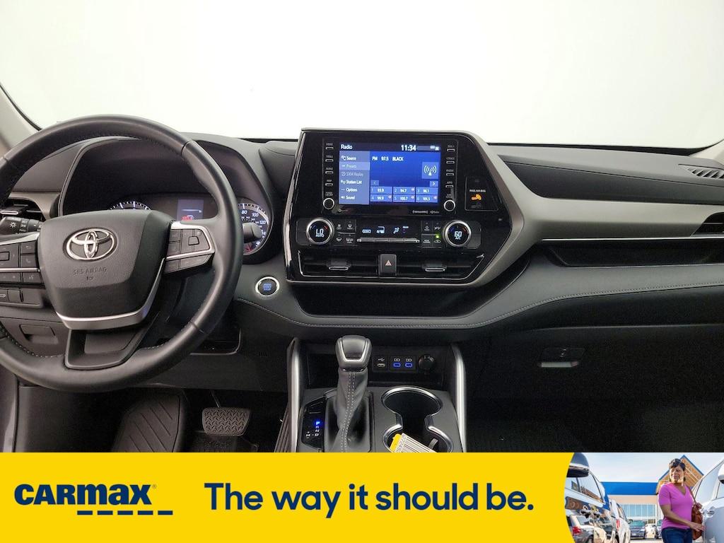 used 2022 Toyota Highlander car, priced at $35,998
