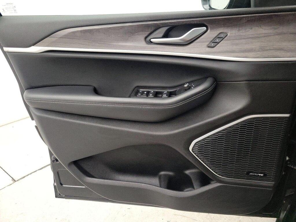 used 2022 Jeep Grand Cherokee car, priced at $33,998