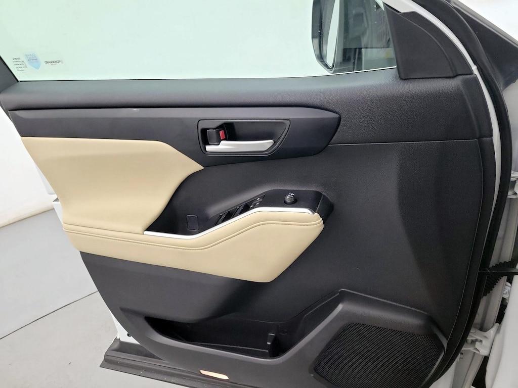 used 2023 Toyota Highlander car, priced at $40,998