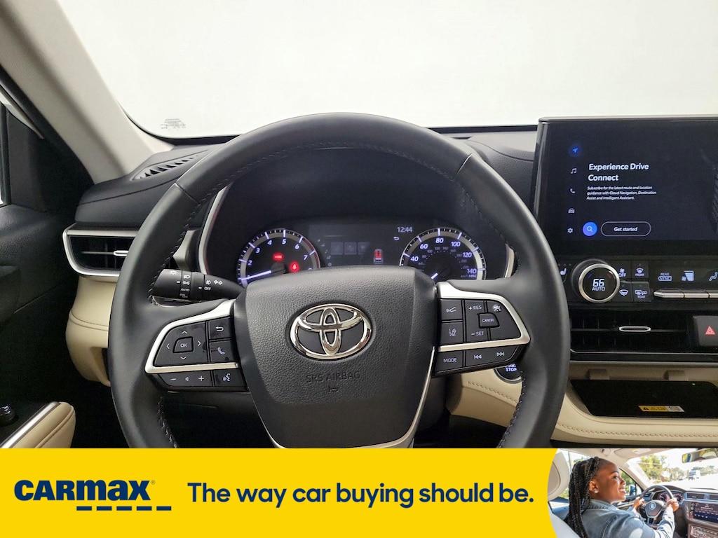 used 2023 Toyota Highlander car, priced at $40,998