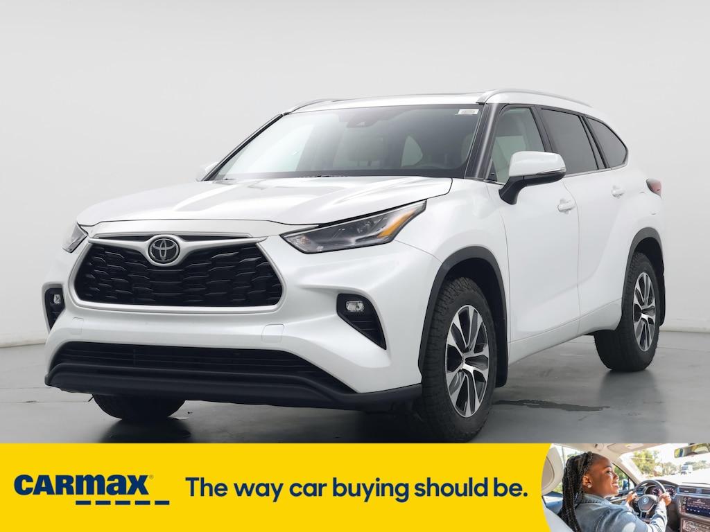 used 2023 Toyota Highlander car, priced at $40,998