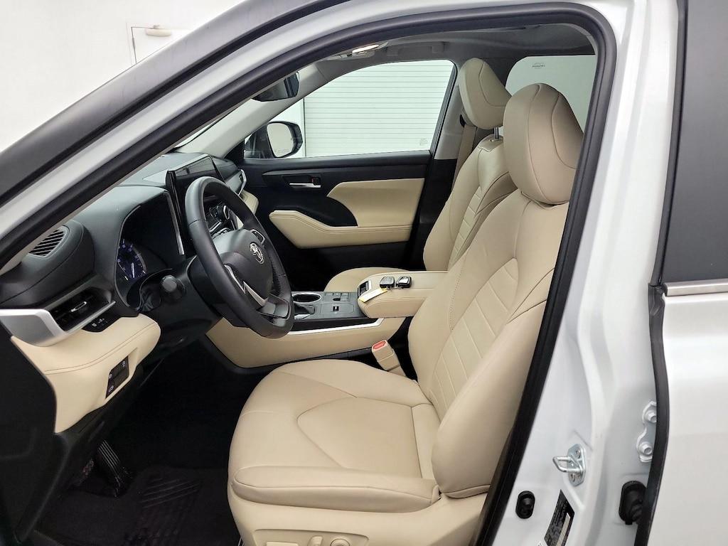 used 2023 Toyota Highlander car, priced at $40,998