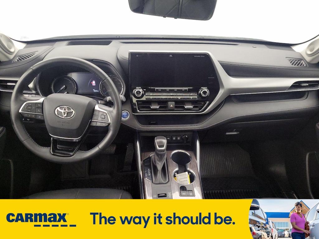 used 2021 Toyota Highlander Hybrid car, priced at $43,998