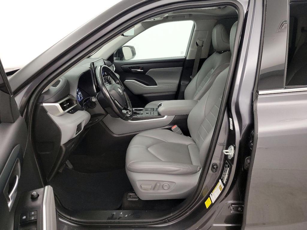 used 2021 Toyota Highlander car, priced at $34,998