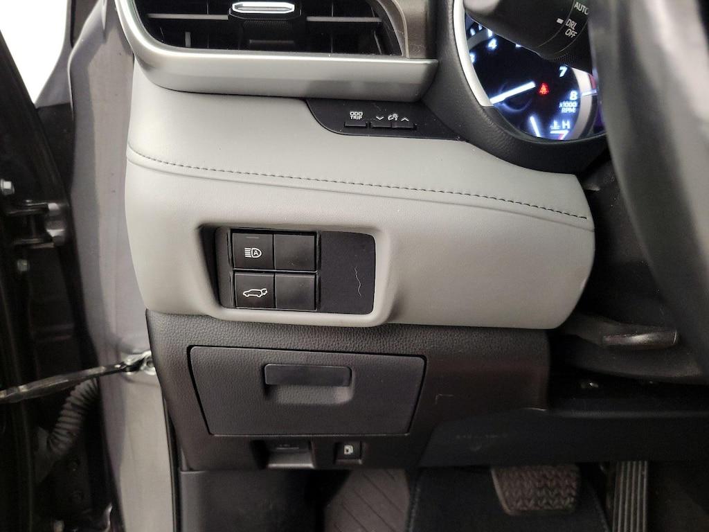 used 2021 Toyota Highlander car, priced at $34,998