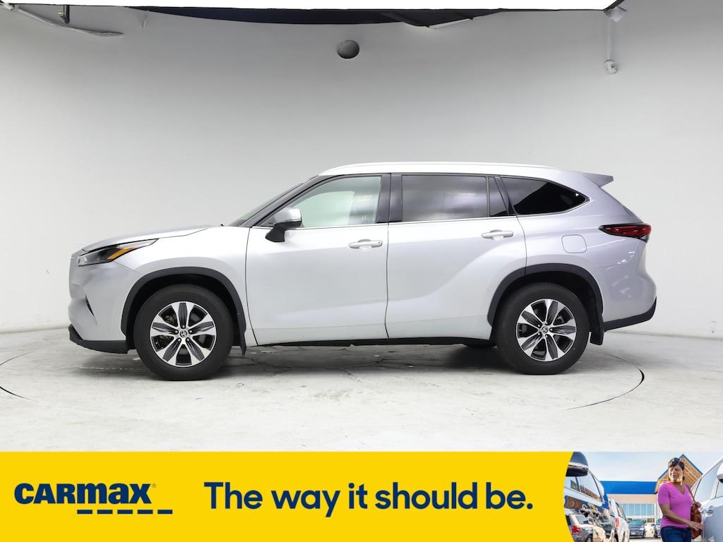 used 2022 Toyota Highlander car, priced at $30,998
