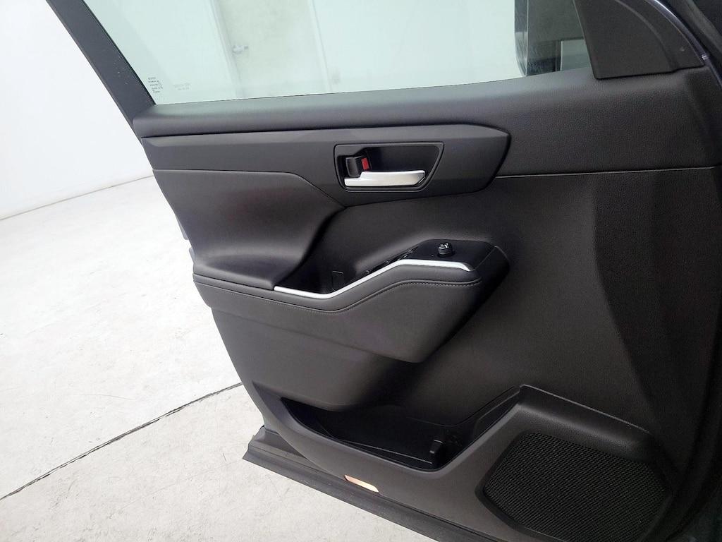 used 2021 Toyota Highlander car, priced at $33,998