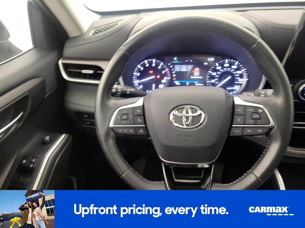 used 2021 Toyota Highlander car, priced at $33,998