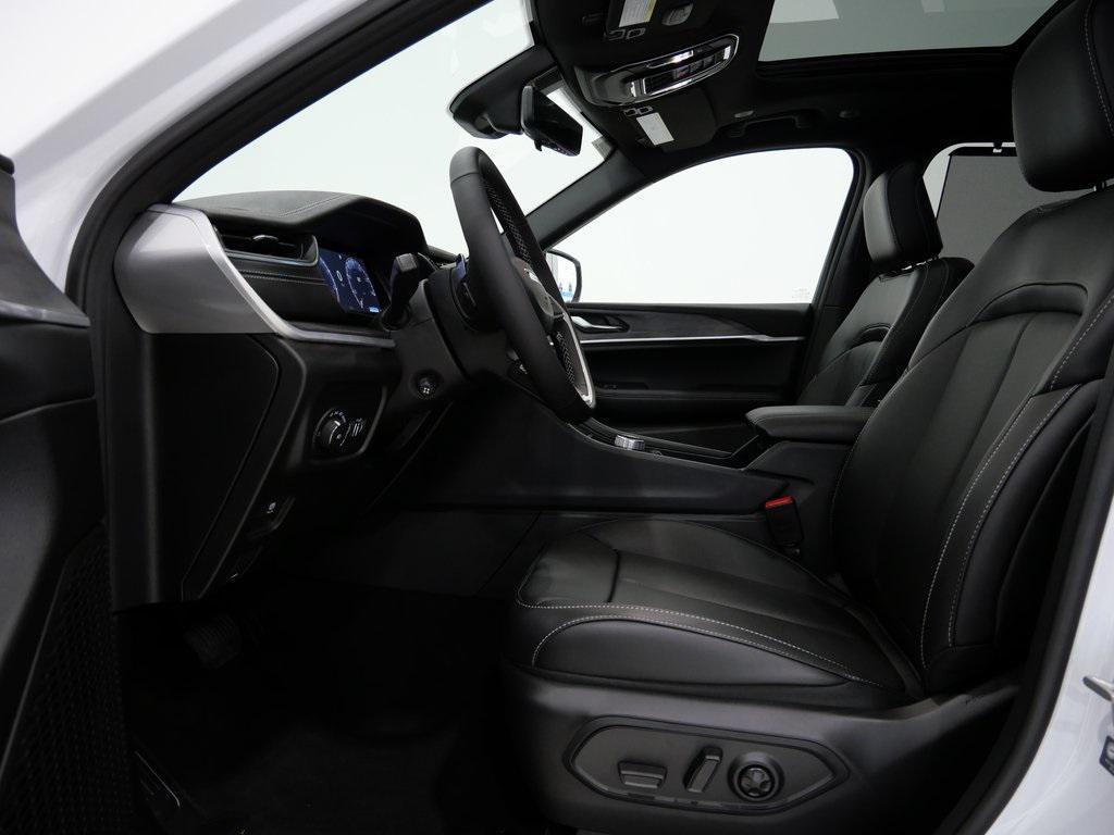 new 2025 Jeep Grand Cherokee car, priced at $48,365