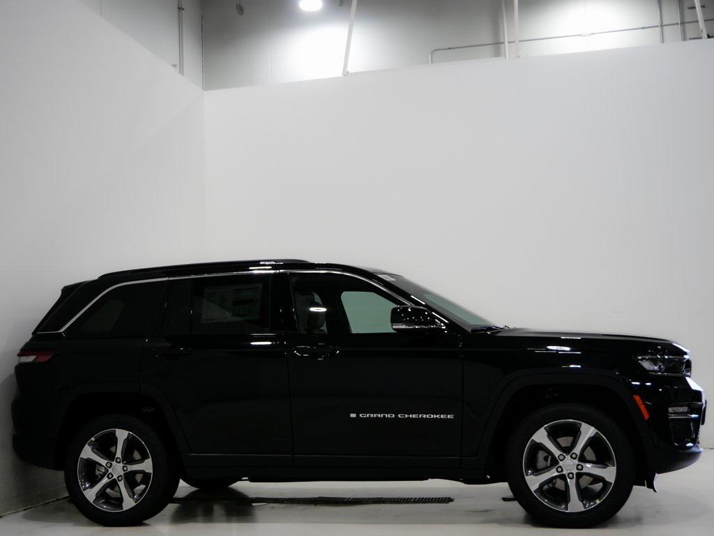 new 2025 Jeep Grand Cherokee car, priced at $50,482