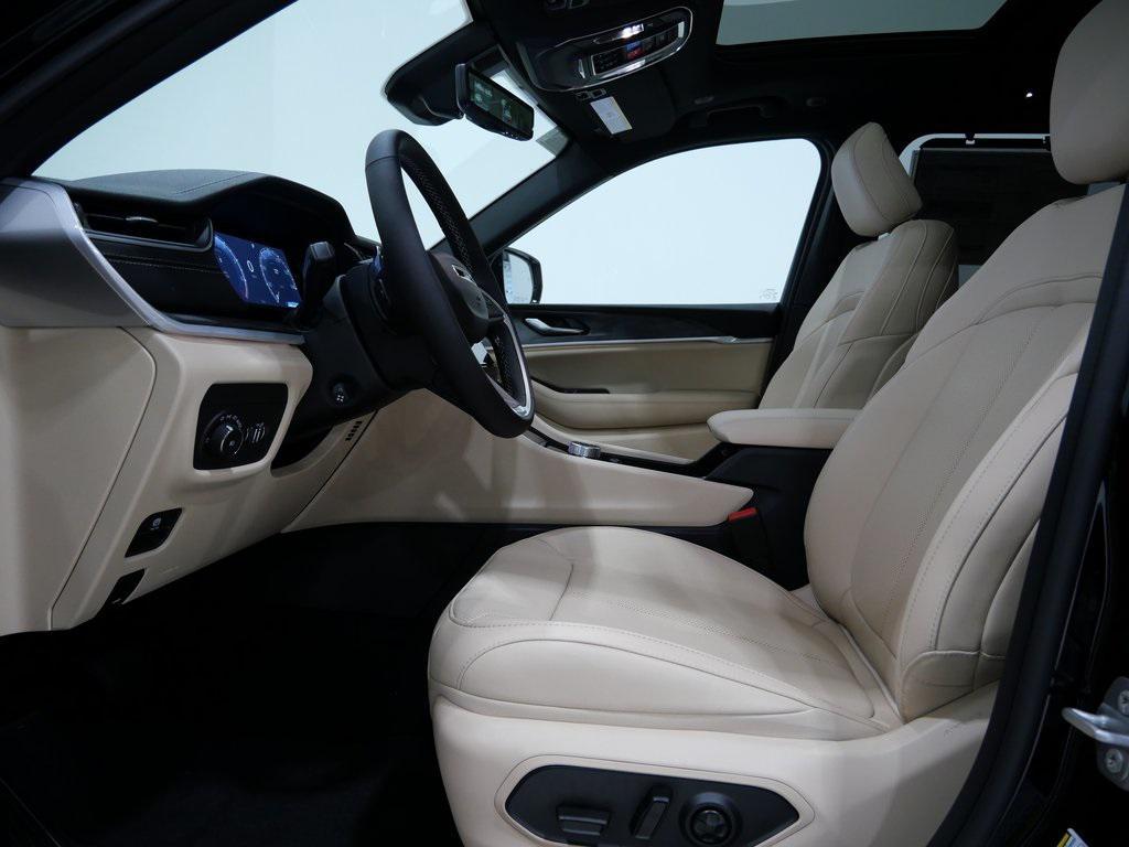 new 2025 Jeep Grand Cherokee car, priced at $50,482