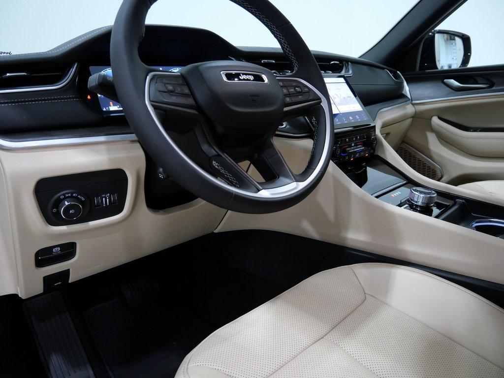 new 2025 Jeep Grand Cherokee car, priced at $50,482