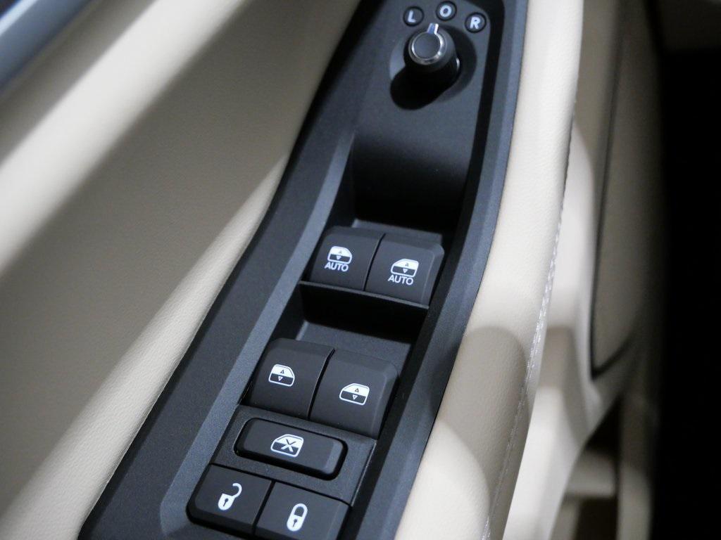 new 2025 Jeep Grand Cherokee car, priced at $50,482