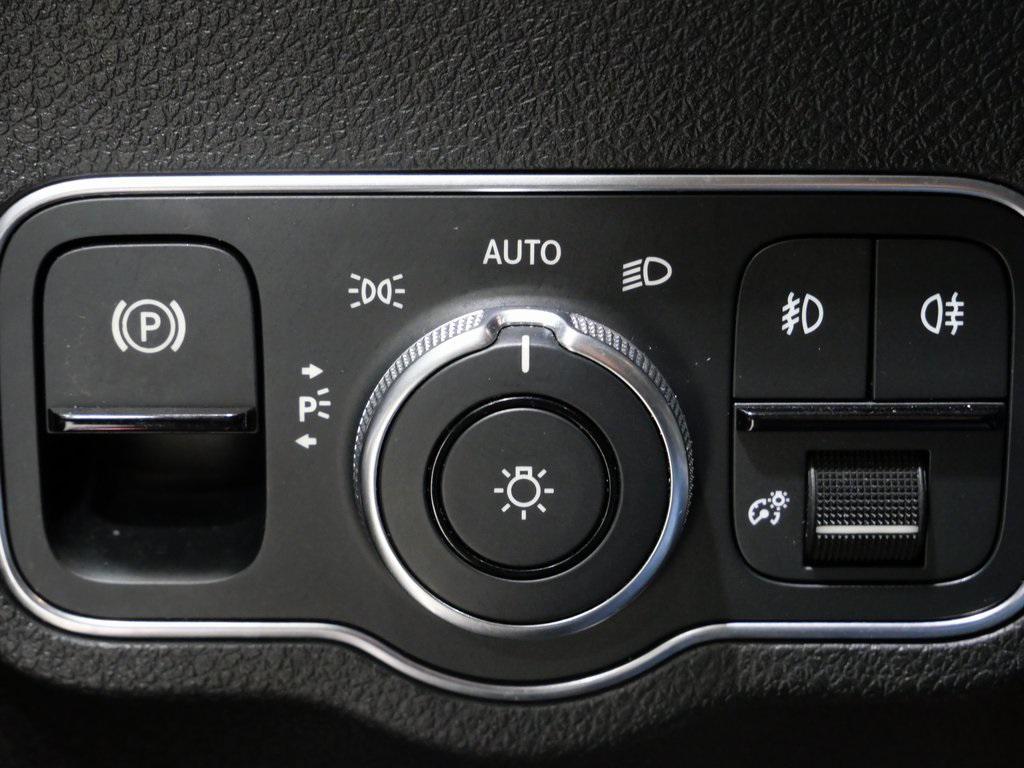 used 2021 Mercedes-Benz GLB 250 car, priced at $25,400