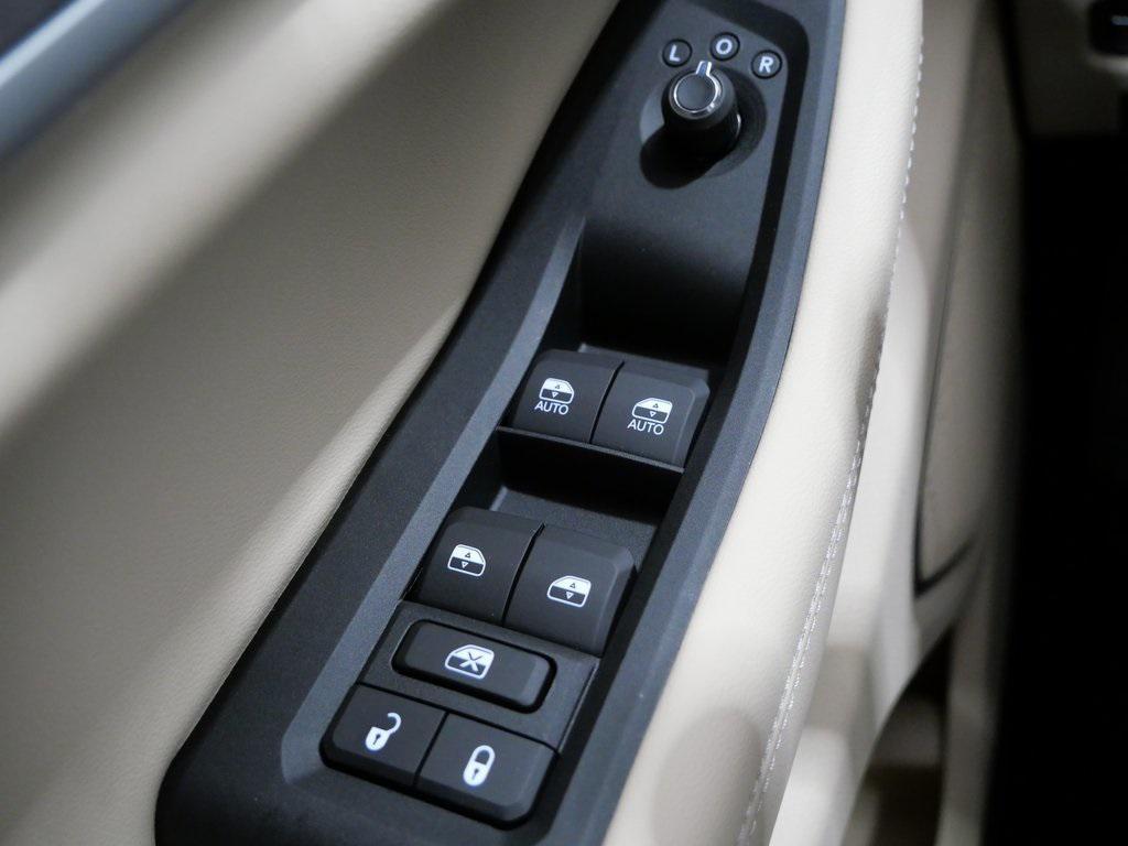 new 2025 Jeep Grand Cherokee car, priced at $49,821