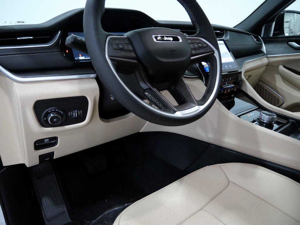 new 2025 Jeep Grand Cherokee car, priced at $49,821