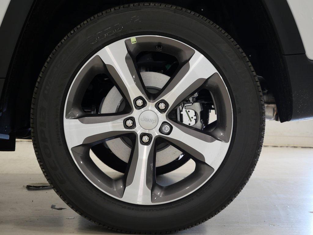 new 2025 Jeep Grand Cherokee car, priced at $49,821