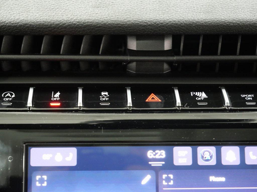 new 2025 Jeep Grand Cherokee car, priced at $37,128