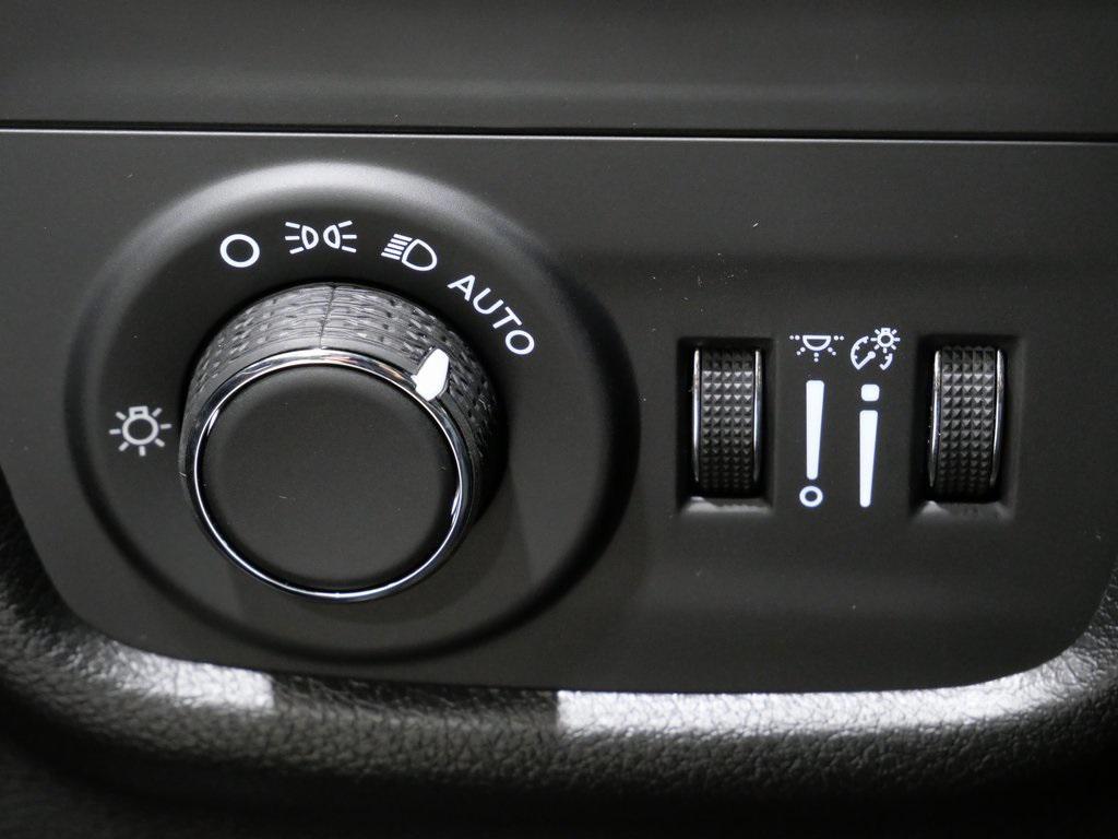 new 2025 Jeep Grand Cherokee car, priced at $37,128
