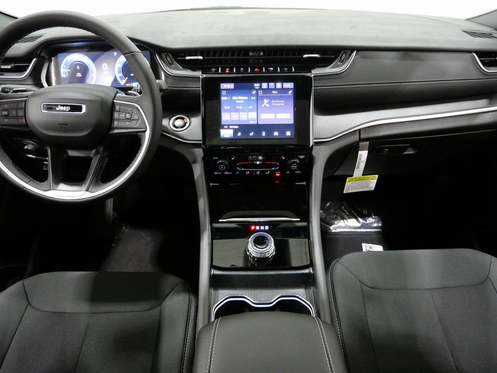 new 2025 Jeep Grand Cherokee car, priced at $37,128