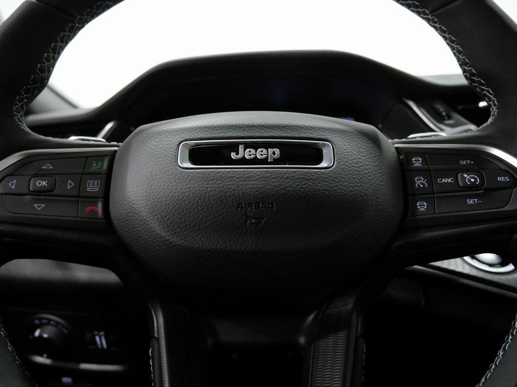 new 2025 Jeep Grand Cherokee car, priced at $37,128