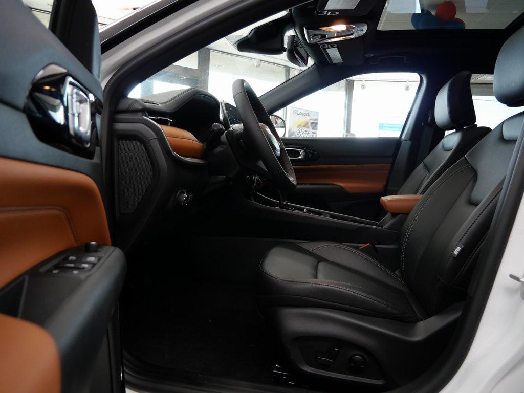 new 2025 Jeep Compass car, priced at $28,762