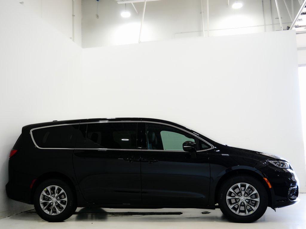 new 2026 Chrysler Pacifica car, priced at $45,162