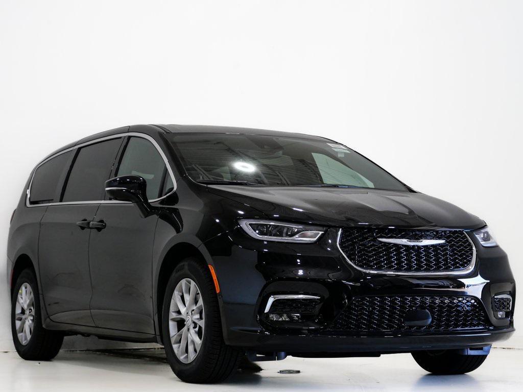 new 2026 Chrysler Pacifica car, priced at $45,162