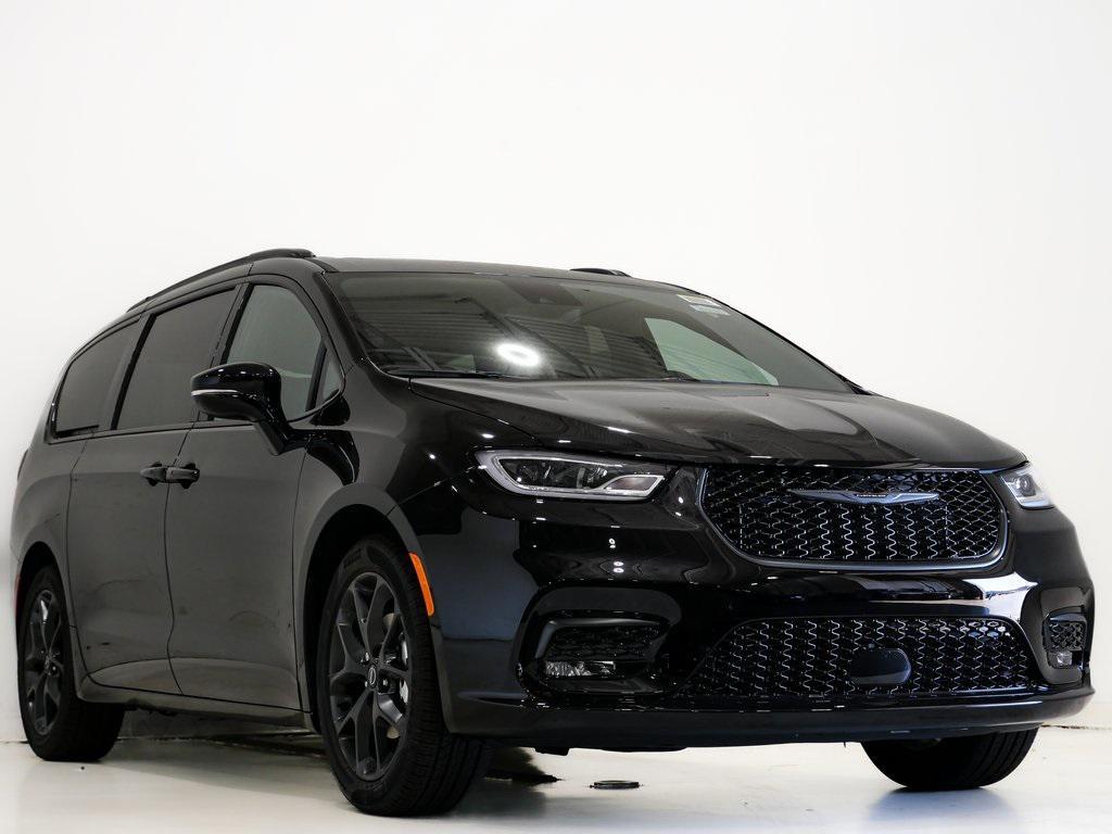 new 2026 Chrysler Pacifica car, priced at $43,109