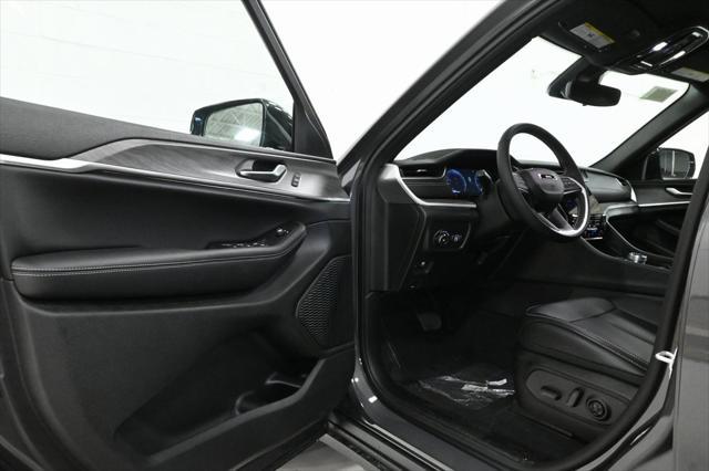 new 2025 Jeep Grand Cherokee car, priced at $47,536