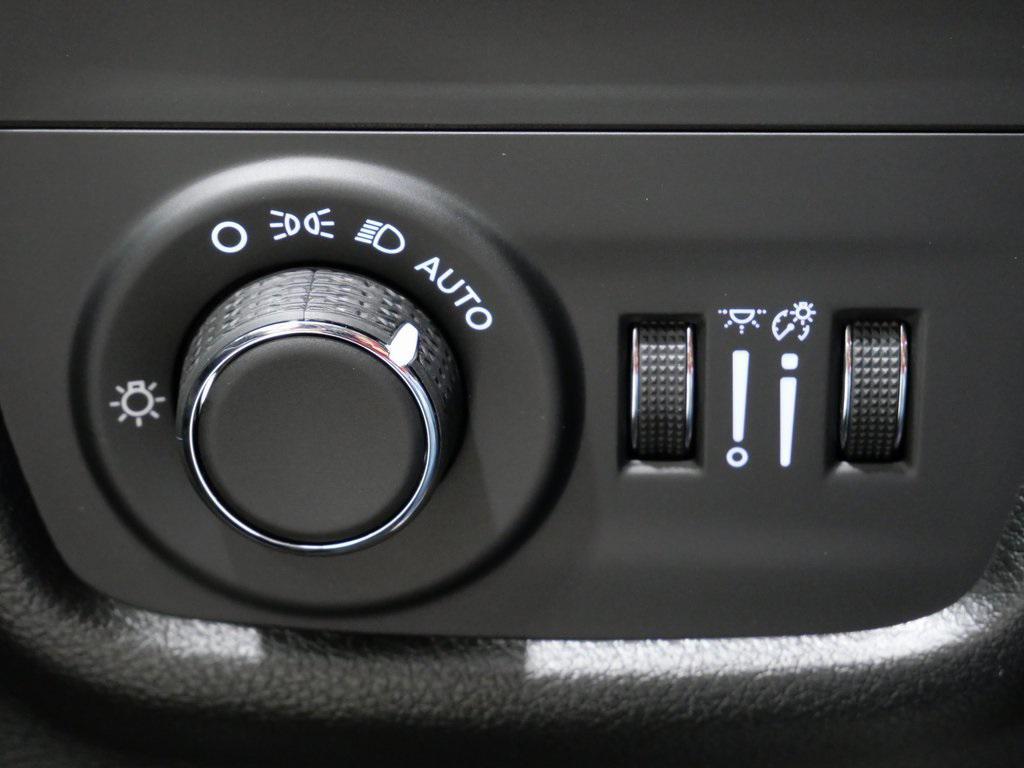 new 2025 Jeep Grand Cherokee car, priced at $40,910