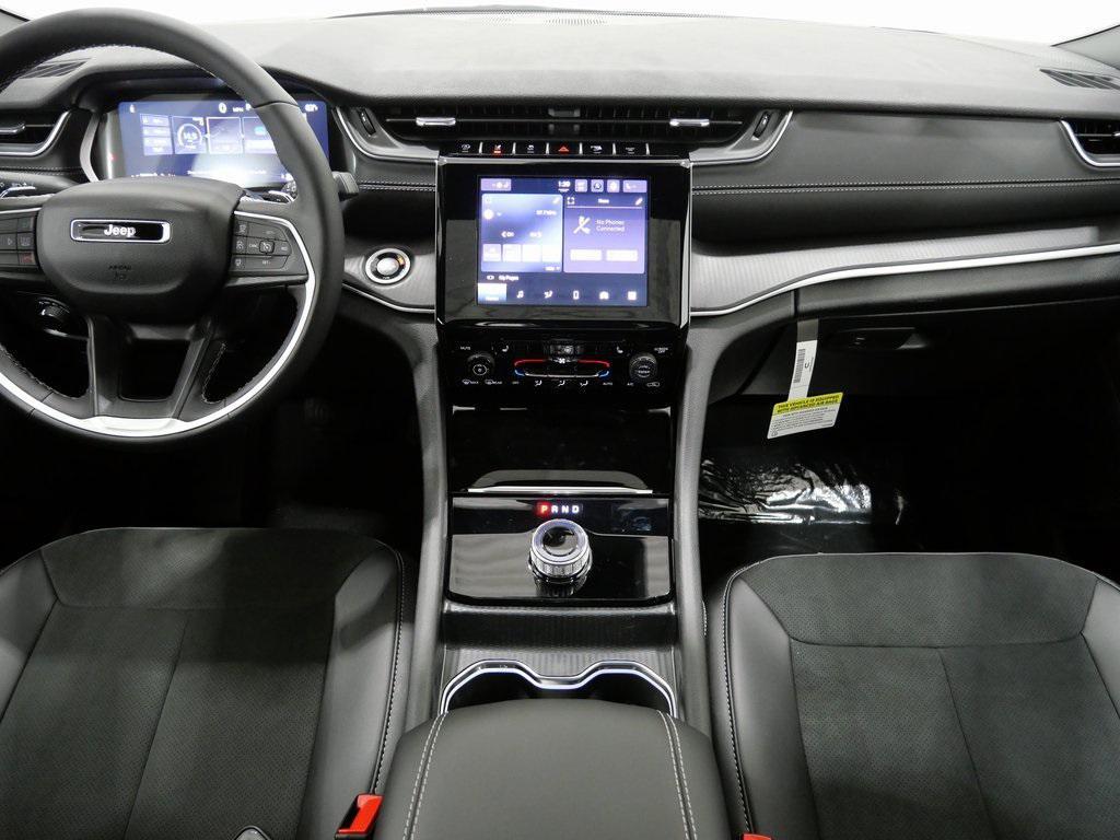 new 2025 Jeep Grand Cherokee car, priced at $40,910