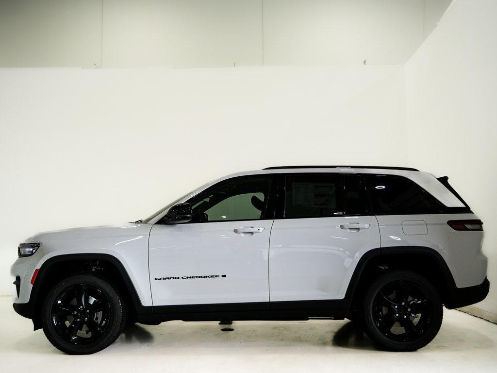 new 2025 Jeep Grand Cherokee car, priced at $40,910