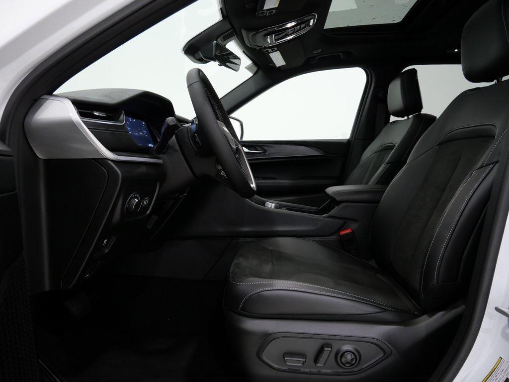 new 2025 Jeep Grand Cherokee car, priced at $40,910