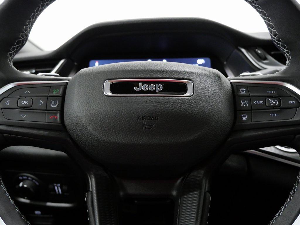 new 2025 Jeep Grand Cherokee car, priced at $40,910